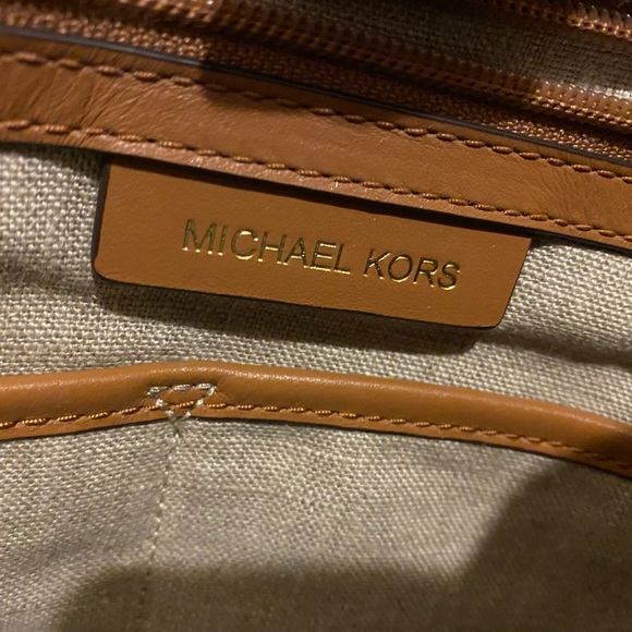 Micheal Kors Bag - Picture 7 of 9